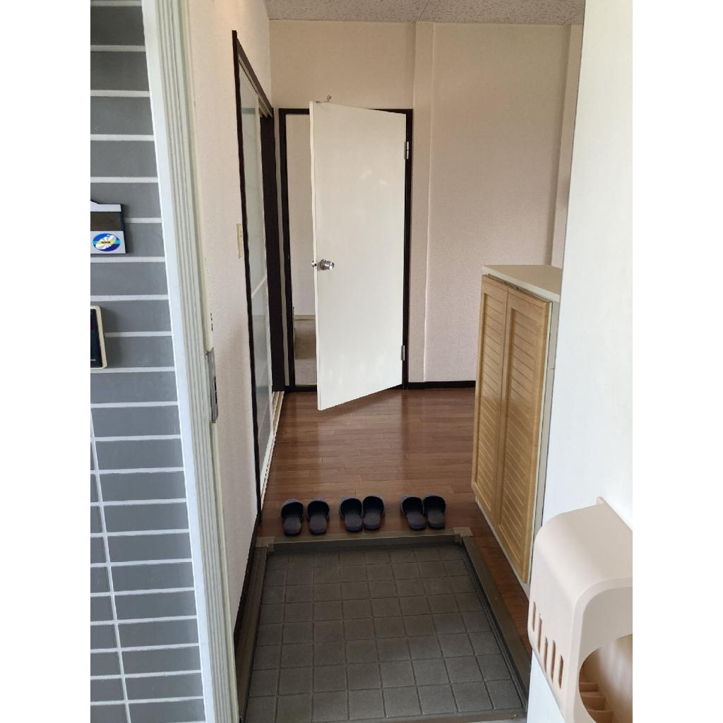 サンビレッジ祇園　Ｄの玄関|明るい玄関です