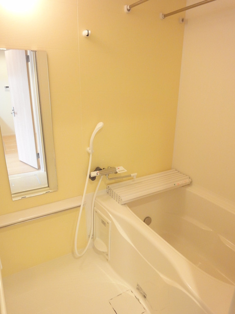 カリヨン西嶺の洗面所|３面鏡シャンプードレッサー