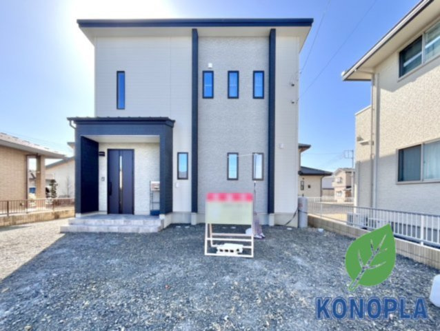 【中古戸建】足利市葉鹿町の外観|■外観｜外壁のアクセントカラーがシックな外観です。シンプルなデザインでありながらも「個性」を損なわず、お客様一人ひとりの暮らし方にフィットします。