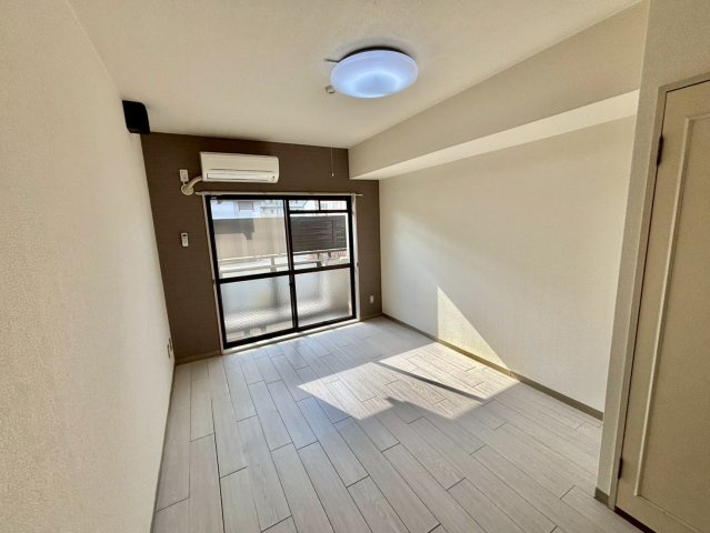 ジュネス伊伝居Ⅱの洋室