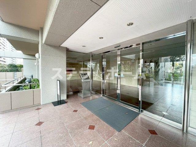 セントポリア北大阪ヴィゾン弐番館のエントランス|落ち着いたエントランスです
