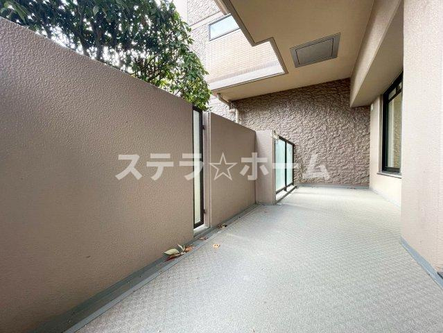 セントポリア北大阪ヴィゾン弐番館のバルコニー|バルコニーからの眺めを楽しみながら食事をしませんか