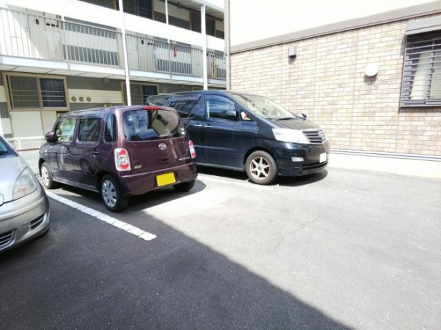 テラー・ウエスト新芦屋の駐車場