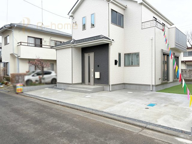 水戸市大塚町　新築戸建て　A号棟の駐車場|カースペースは3台完備。ゲスト用のスペースも確保できますね♪