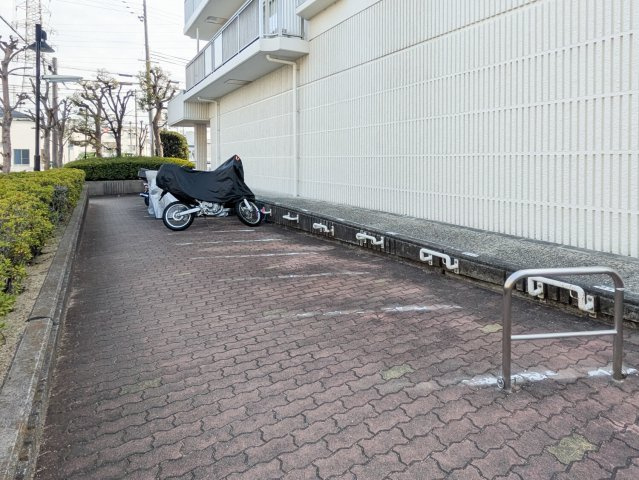 サンロイヤル武庫川サンクの駐輪場|バイク置場