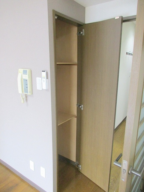 サンライズ高地のその他|★ダイニングにある収納★