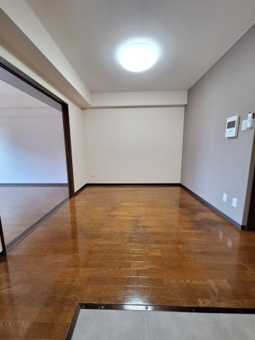 サンライズ高地の居間・リビング|★ＤＫ７．５帖★