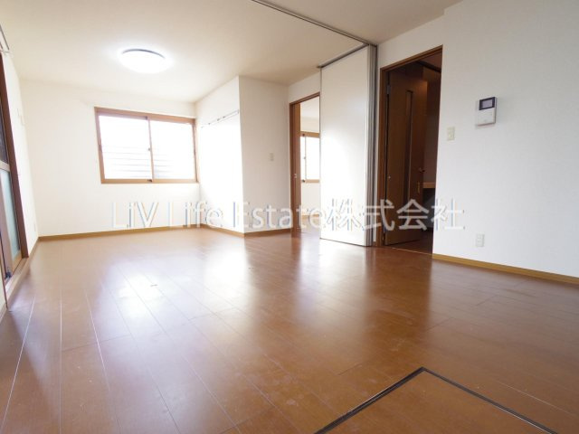 ローズコート美園の居間・リビング