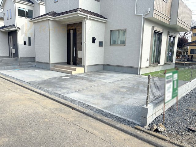 水戸市大塚町　新築戸建て　B号棟の駐車場|カースペースは3台完備。ゲスト用のスペースも確保できますね♪