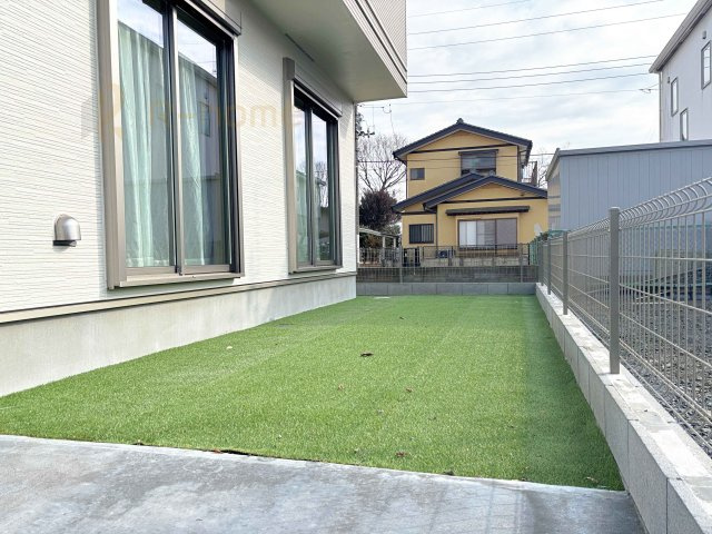 水戸市大塚町　新築戸建て　B号棟の庭|お家時間を満喫できるお庭！人工芝でお手入れラクラク♪
