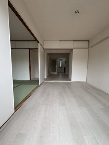 エクレールの洋室