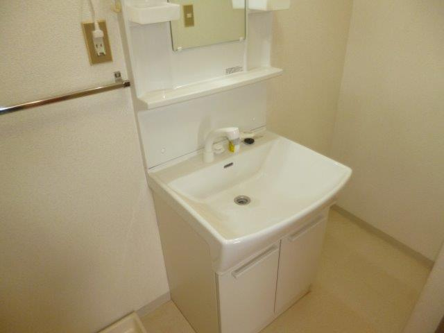 ビバリーガーデン大島Aの独立洗面台|シャンプードレッサー