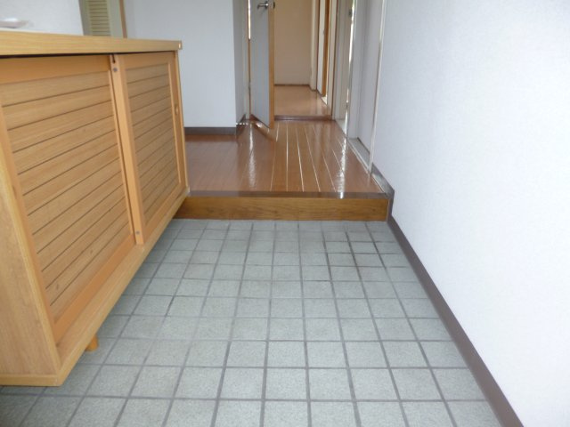 倉敷市大島のアパートの玄関