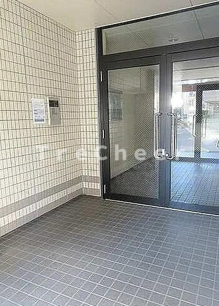 東栄王子ハイツのエントランス