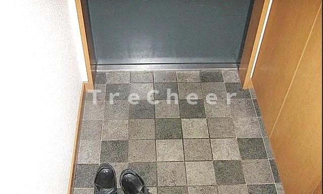 東栄王子ハイツの玄関