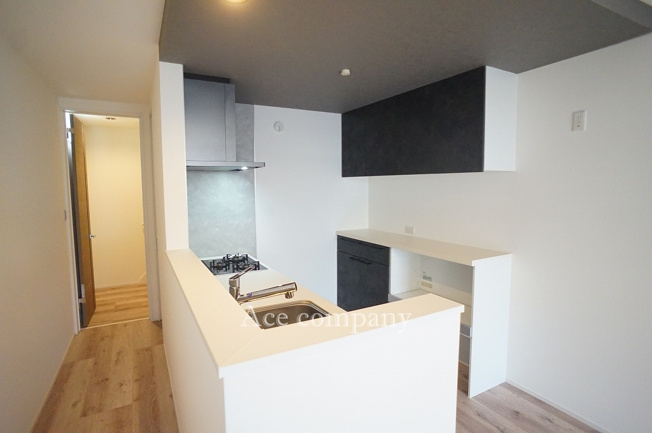 【キッチン】 | 東大阪市足代3丁目 | キッチン背面にカップボード付きです♪