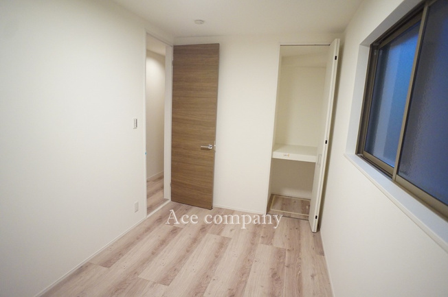 【子供部屋】 | 東大阪市足代3丁目 | 【1階：洋室5.1帖】物入収納内に床下収納も付いています♪