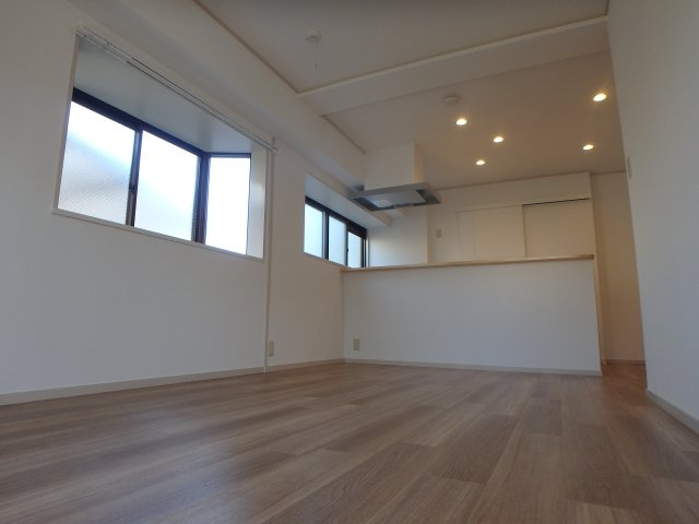 BECアーバン西宮北口の居間・リビング