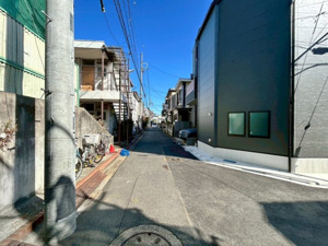【前面道路含む現地写真】 | 現在建築中！
2026年2月9日撮影