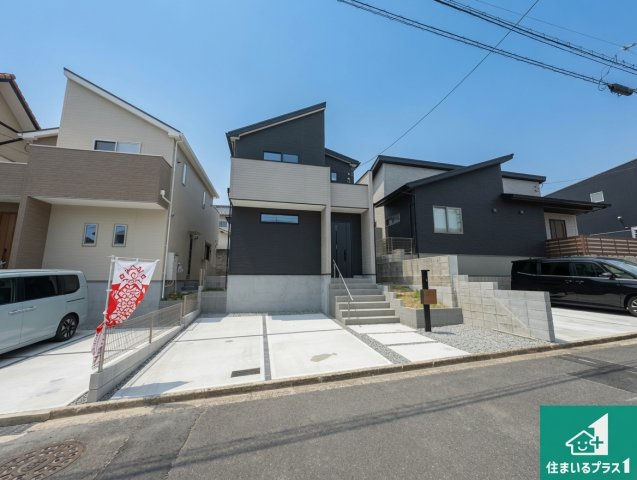 ●29(土)30(日)現地説明会！　奈良市学園緑ヶ丘　ラスト1邸　の前面道路含む現地写真|周辺は閑静な住宅街！前面道路広々で車の出し入れも便利です。駐車が苦手な方でも安心して車庫入れできます！