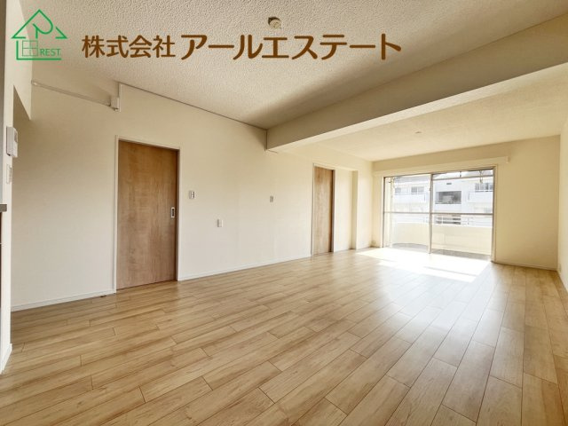 第二恵美酒マンション　　山陽電鉄「亀山駅」徒歩5分の居間・リビング