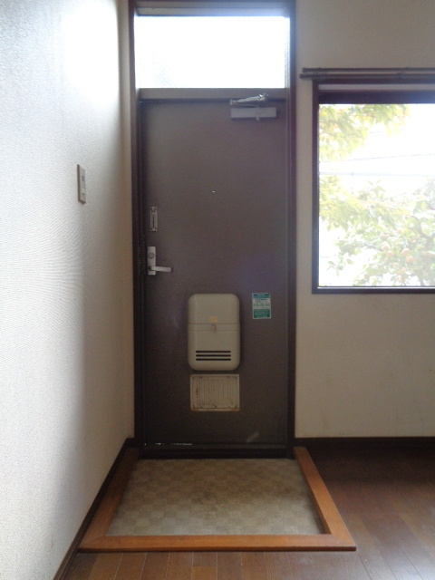 シティハイム　コーポ鯨の玄関