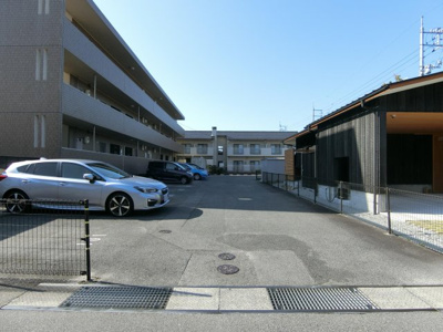 【駐車場】 | アールブランＥ