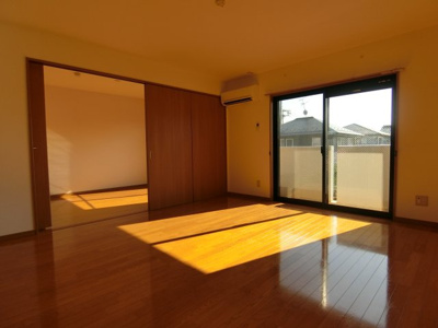 【居間・リビング】 | アールブランＥ | イメージ202号室の写真