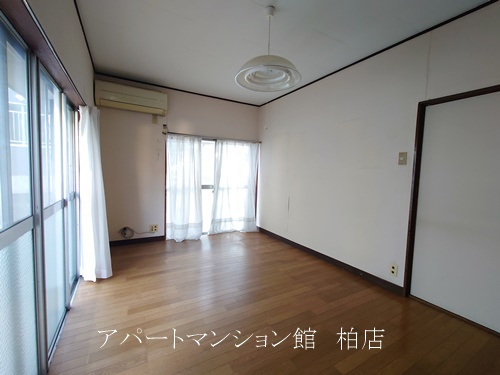 松戸市根木内戸建の居間・リビング