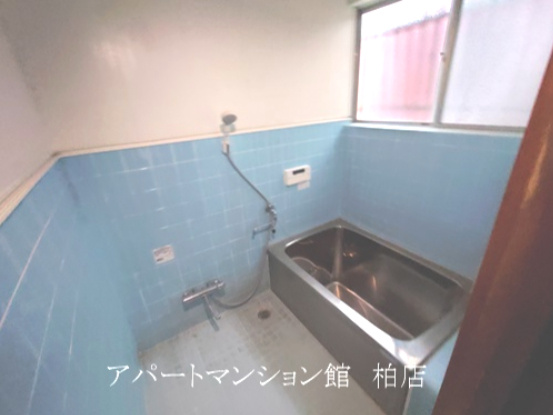 松戸市根木内戸建の浴室