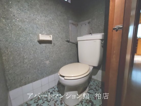 松戸市根木内戸建のトイレ
