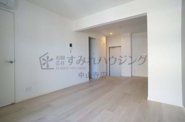 ELEGANTE宝塚の居間・リビング