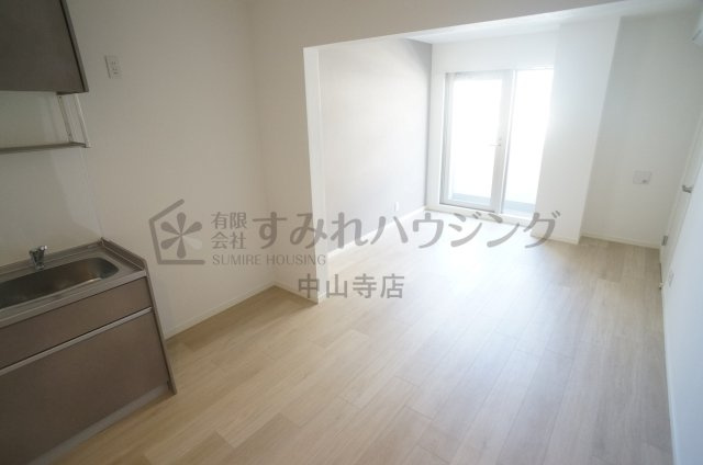 ELEGANTE宝塚の居間・リビング