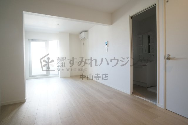ELEGANTE宝塚の居間・リビング|参考、同建物・同間取りの号室