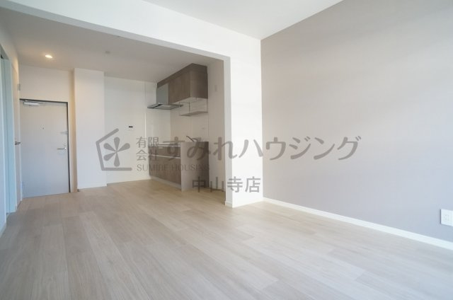 ELEGANTE宝塚の居間・リビング|参考、同建物・同間取りの号室