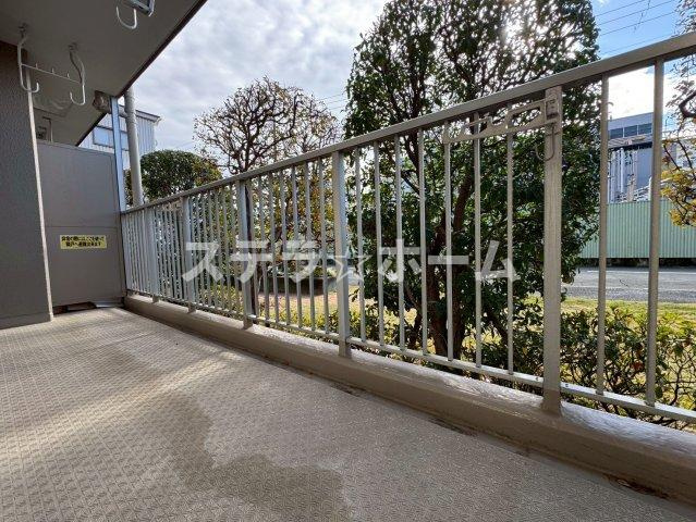 エメラルドマンション鶴見緑地のバルコニー|開放的で明るい空間を演出してくれるバルコニーです