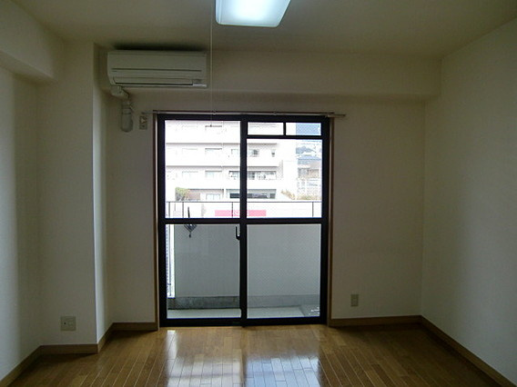 セルフィーユ六甲の洋室