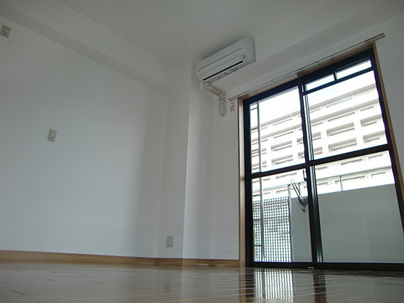 セルフィーユ六甲の洋室