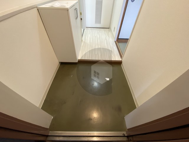 サーティ西尾の玄関