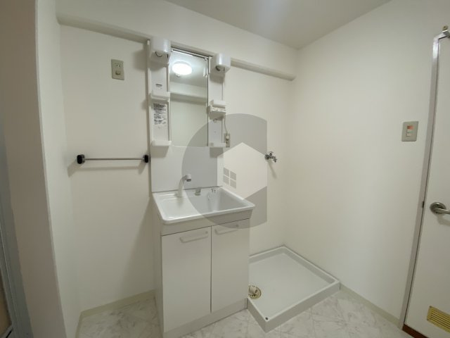 サーティ西尾の独立洗面台