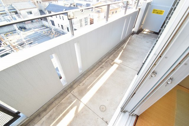サーティ西尾のバルコニー