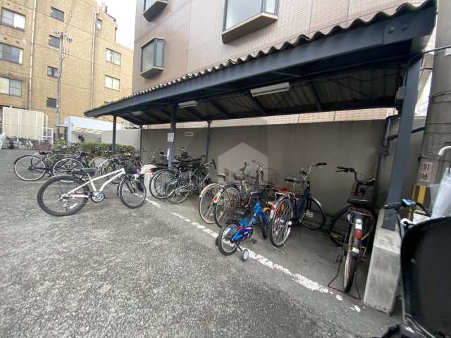 サーティ西尾の設備