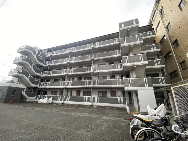 サーティ西尾の外観