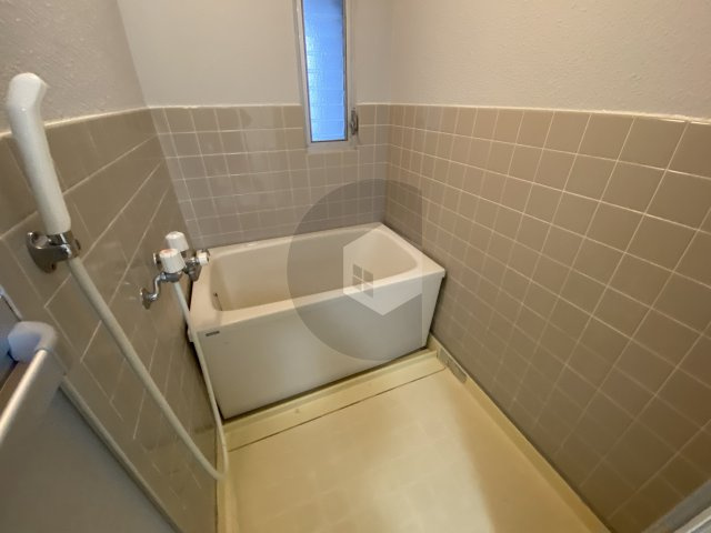 サーティ西尾の浴室