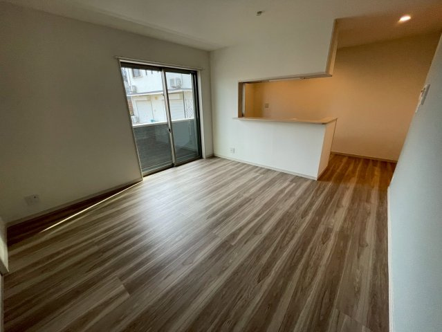 リアライズ箕岡の居間・リビング