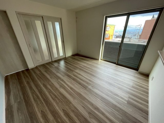 リアライズ箕岡の居間・リビング