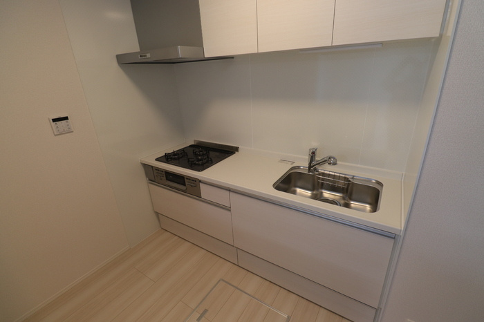 アピリシティⅡのキッチン|3口コンロ・グリル付のシステムキッチンです♪