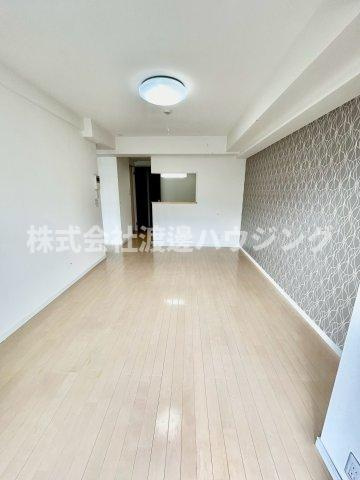 フレール緑地公園の居間・リビング