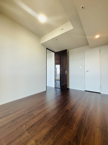 洋室約7.0帖。ウォークインクローゼット付。