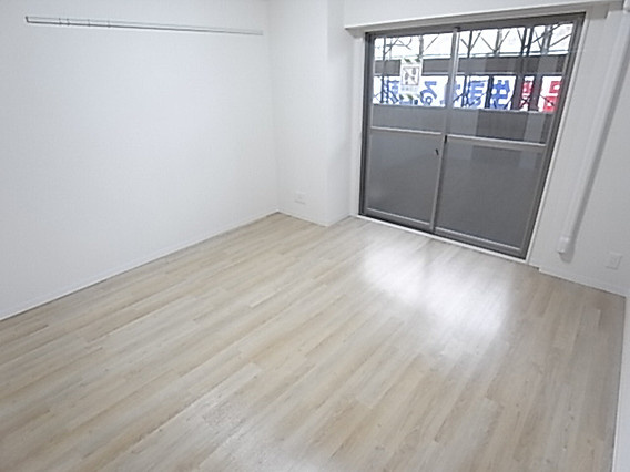 ウエストヒルズ大倉山の居間・リビング